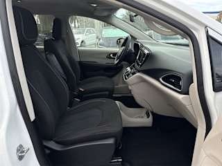 2022 Chrysler Voyager