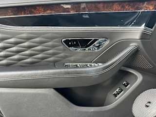 imgi_29_6a7b8a8706a8025f66bd5021 2020 Bentley Flying Spur
